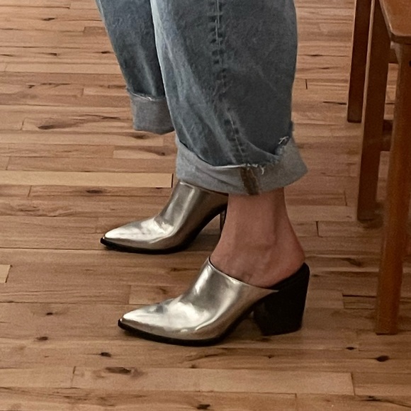 Urban Outfitter Silver Mules - Size 9 - Picture 9 of 9